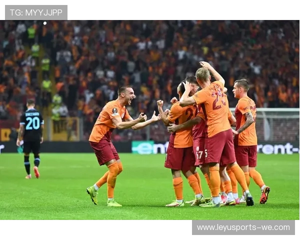 欧联杯小组赛激战正酣，热门球队争夺晋级名额，焦点赛事盘点与前瞻分析